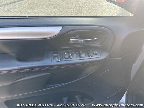 Used 2019 Dodge Grand Caravan GT image 18