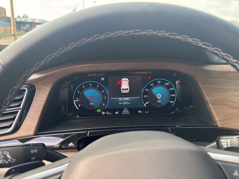 Used 2025 Volkswagen Atlas SE image 17