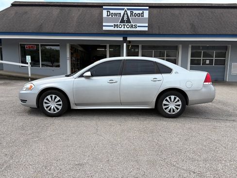 Used 2009 Chevrolet Impala LS FWD image 2