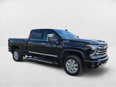 Certified 2024 Chevrolet Silverado 2500 High Country image 3