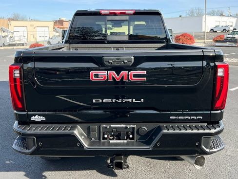 Used 2025 GMC Sierra 2500 Denali image 9