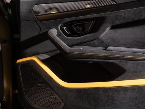 Used 2024 Lamborghini Urus Performante AWD/4WD image 40