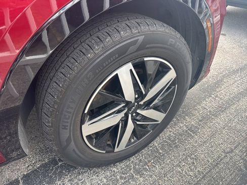 Used 2022 Kia Sorento S image 12