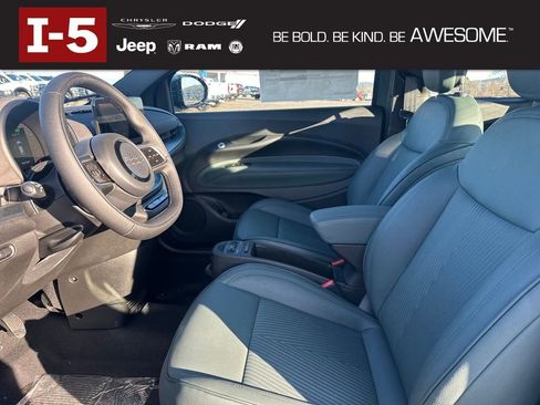 New 2025 FIAT 500 e image 9