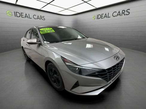 Used 2023 Hyundai Elantra SE FWD image 3