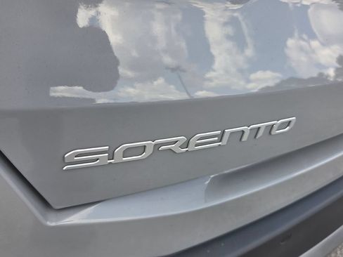 Certified 2025 Kia Sorento S w/ Panoramic Sunroof Package FWD image 16