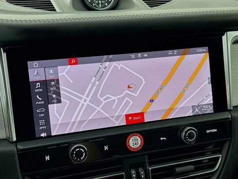 Used 2024 Porsche Macan image 16