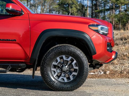 Used 2022 Toyota Tacoma TRD Off-Road image 4