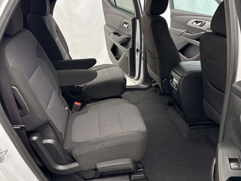 Used 2023 Chevrolet Traverse LT image 27