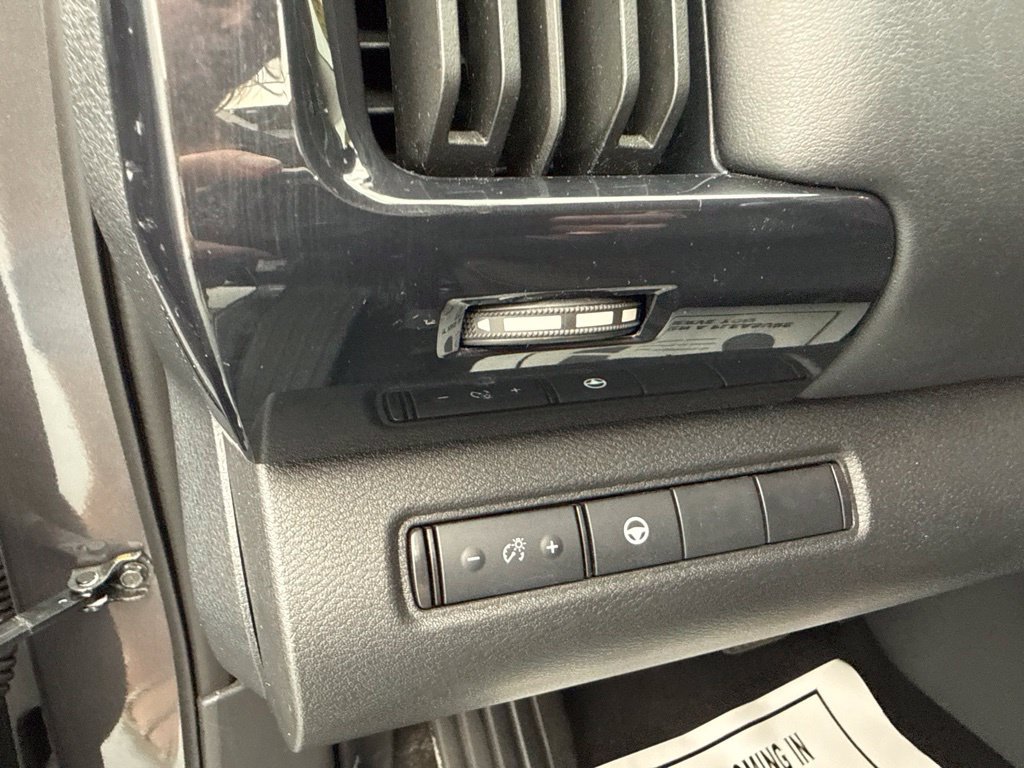 Used 2024 Nissan Pathfinder SV AWD/4WD image 20