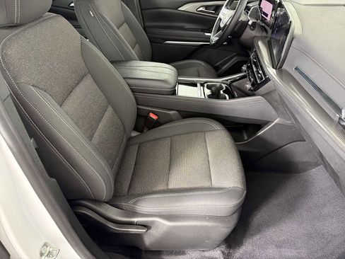 Certified 2024 Chevrolet Traverse LT FWD image 11