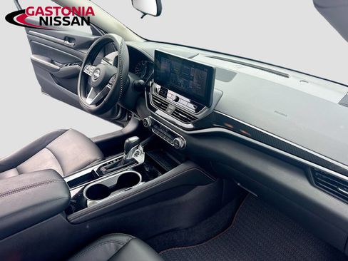 Used 2025 Nissan Altima 2.5 SR w/ SR Premium Package FWD image 37