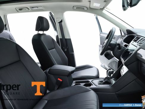 Used 2024 Volkswagen Tiguan SE w/ Panoramic Sunroof Package FWD image 35