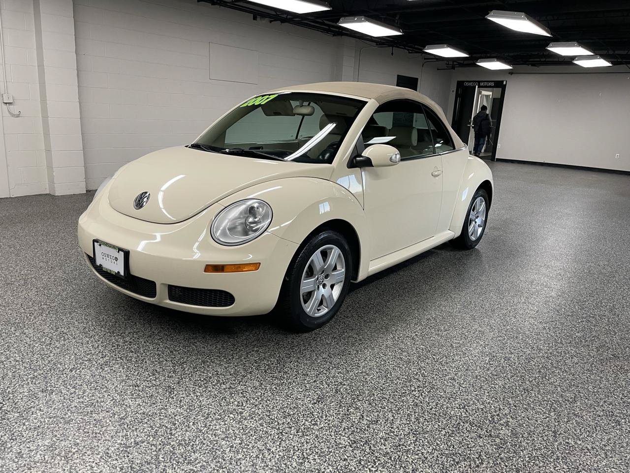 Used 2007 Volkswagen Beetle Convertible w/ Package 1 FWD image 9