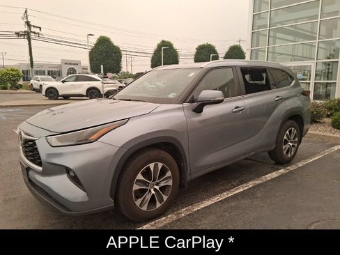 Used 2024 Toyota Highlander XLE AWD/4WD image 9