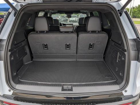 New 2026 GMC Acadia Denali Ultimate w/ LPO, Floor Liner Package AWD/4WD image 28