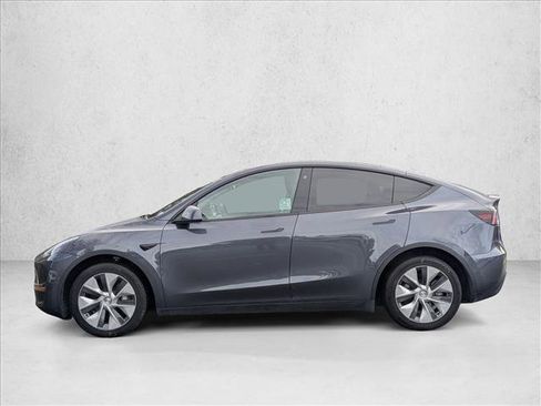 Used 2022 Tesla Model Y Long Range image 9