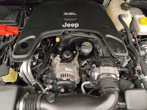 Used 2018 Jeep Wrangler Unlimited Sport S AWD/4WD image 30
