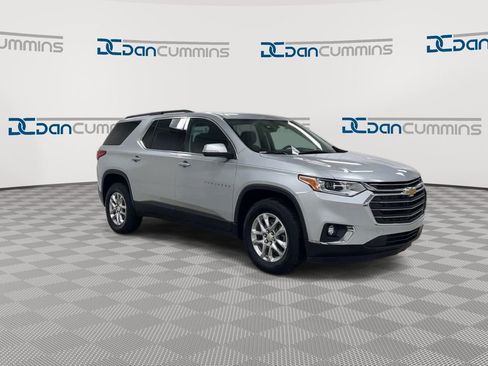 Used 2021 Chevrolet Traverse LT image 2