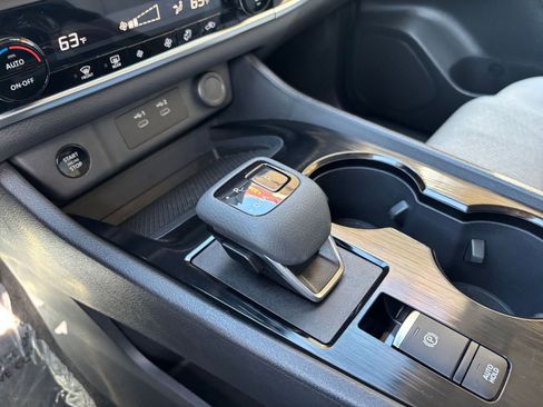 Used 2025 Nissan Rogue SV image 43