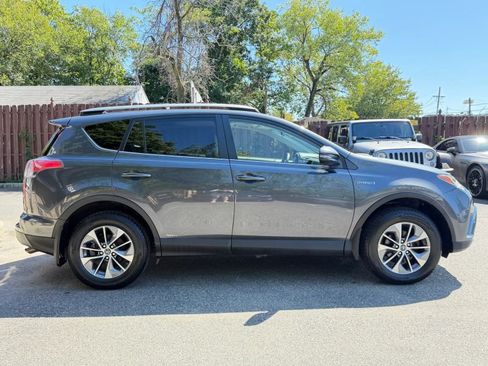 Used 2017 Toyota RAV4 XLE w/ All Weather Liner Package AWD/4WD image 5