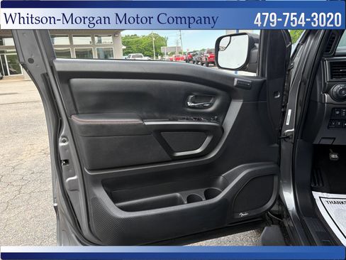 Used 2021 Nissan Titan PRO-4X w/ Pro-4x Convenience Package AWD/4WD image 17