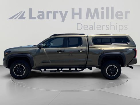 Used 2025 Toyota Tacoma TRD Off-Road w/ TRD Off Road Upgrade Package AWD/4WD image 2