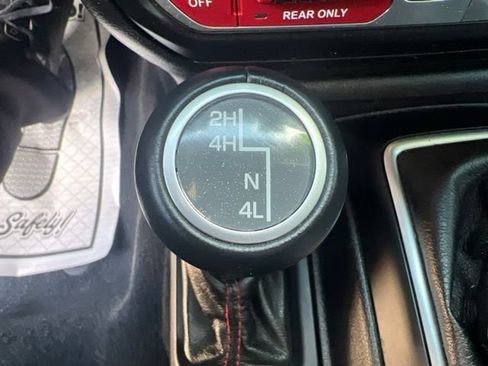 Used 2018 Jeep Wrangler Unlimited Rubicon w/ Dual Top Group AWD/4WD image 31