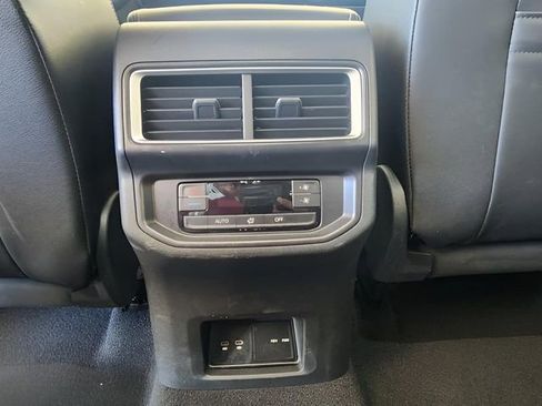 Used 2025 Volkswagen Atlas SE image 16