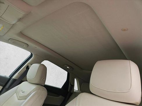 Used 2017 Cadillac XT5 Luxury w/ Driver Awareness Package FWD image 19