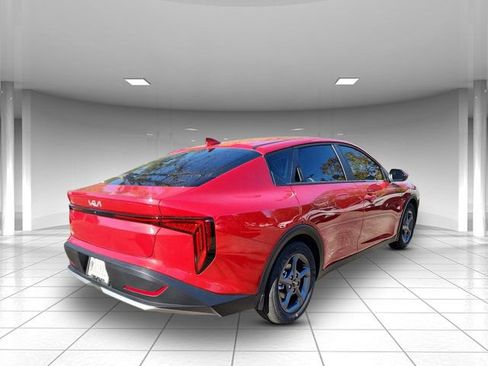 New 2025 Kia K4 LXS image 3