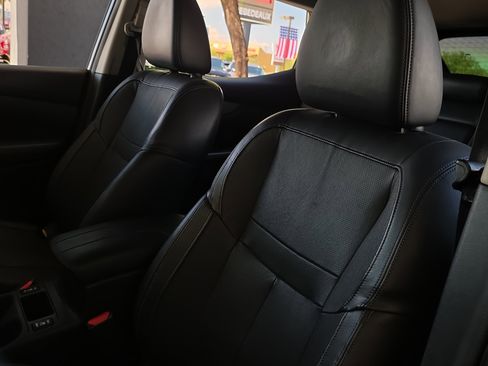 Used 2020 Nissan Rogue Sport SL image 8