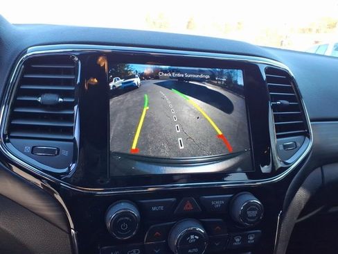 Used 2021 Jeep Grand Cherokee Laredo X image 15