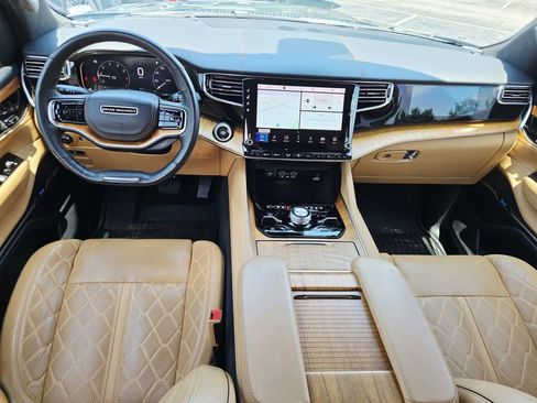 Used 2022 Jeep Grand Wagoneer Series III AWD/4WD image 10