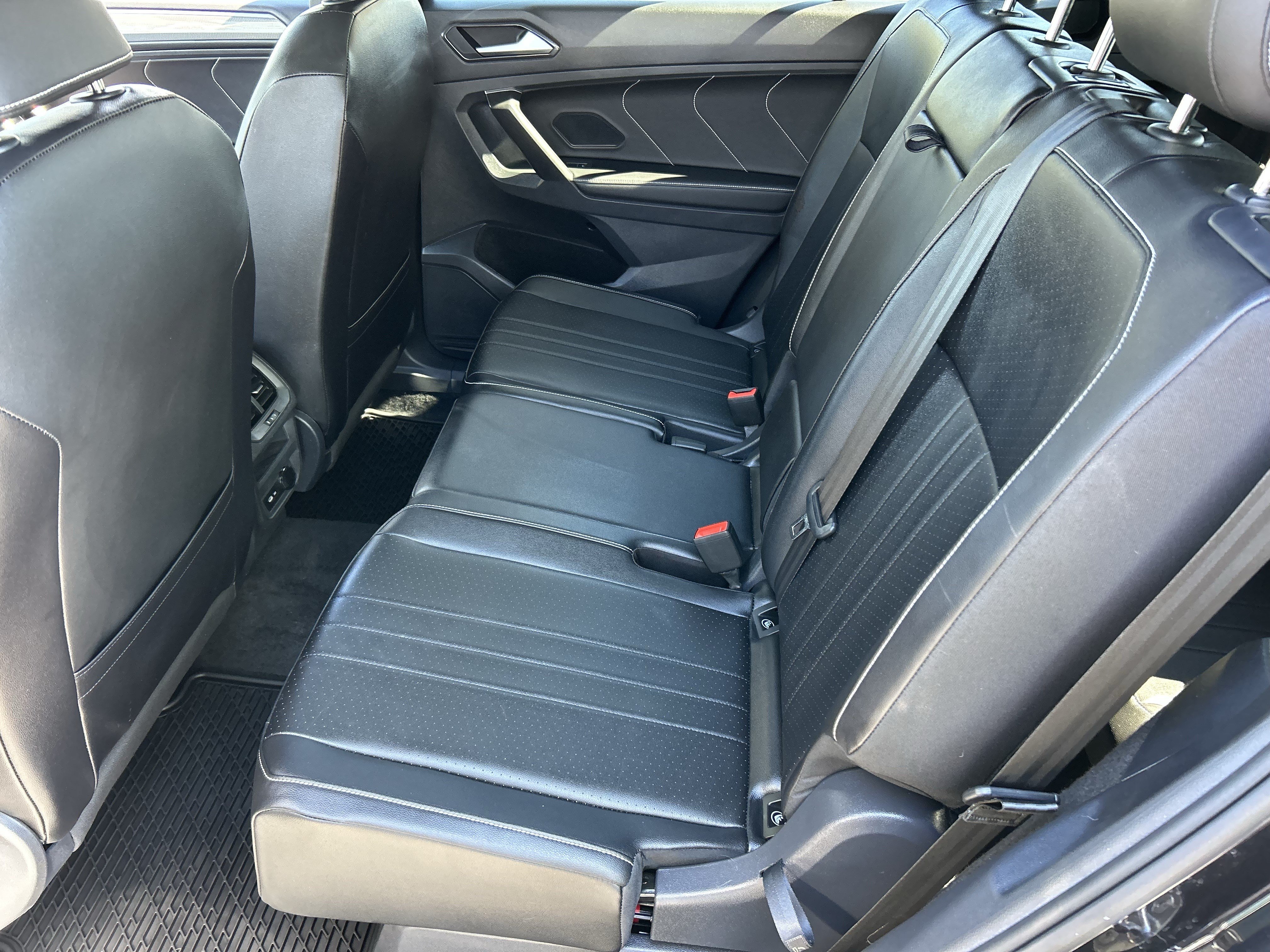 Used 2024 Volkswagen Tiguan SE R-Line FWD image 16