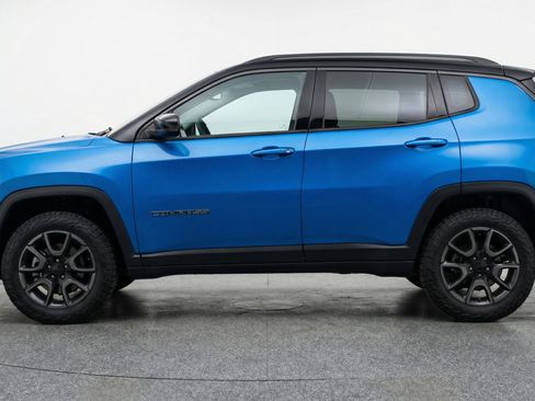Used 2025 Jeep Compass Trailhawk AWD/4WD image 5