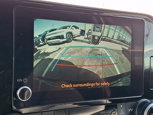 Used 2025 Toyota Highlander XLE image 19