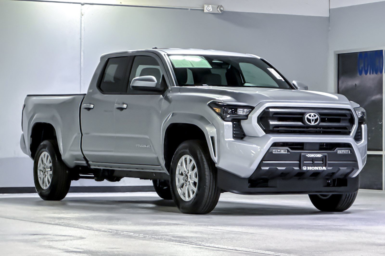 Used 2026 Toyota Tacoma SR5 AWD/4WD image 7