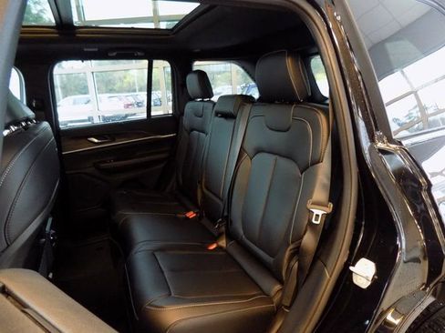 New 2025 Jeep Grand Cherokee Limited w/ Luxury Tech Group II image 27