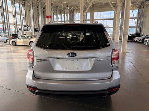 Used 2017 Subaru Forester 2.5i Touring AWD/4WD image 4