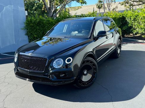 Used 2017 Bentley Bentayga image 4