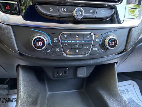 Used 2019 Chevrolet Traverse LT w/ LPO, Floor Liner Package AWD/4WD image 28