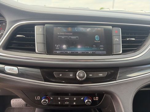 Used 2019 Buick Enclave Essence FWD image 18