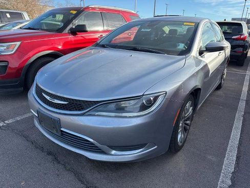 Used 2015 Chrysler 200 Limited w/ Convenience Group image 1