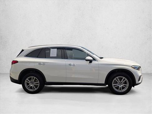 Certified 2025 Mercedes-Benz GLC 300 image 4