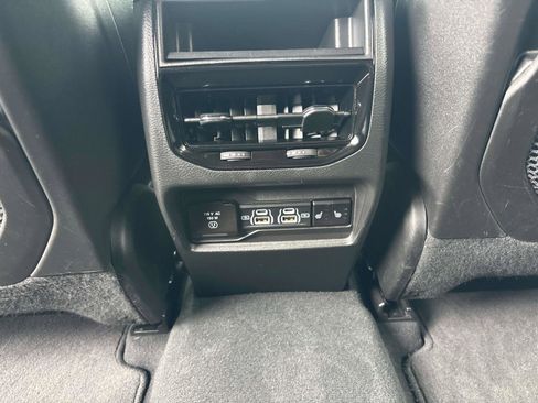 Used 2024 Jeep Grand Cherokee Limited image 10