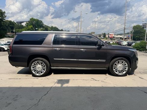 Used 2015 Cadillac Escalade ESV Platinum AWD/4WD image 7