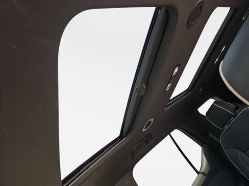 Used 2023 Chevrolet Traverse Premier FWD image 30