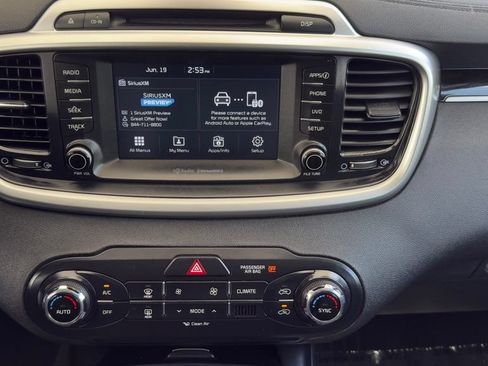Used 2018 Kia Sorento FWD image 19
