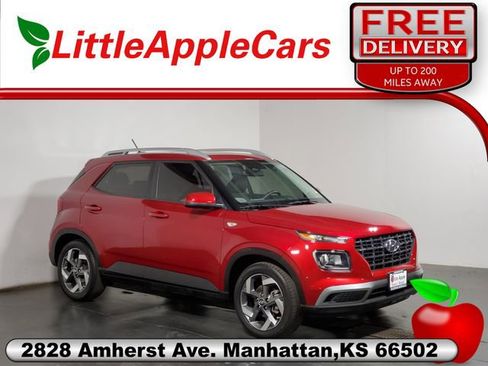 Used 2024 Hyundai Venue SEL image 1